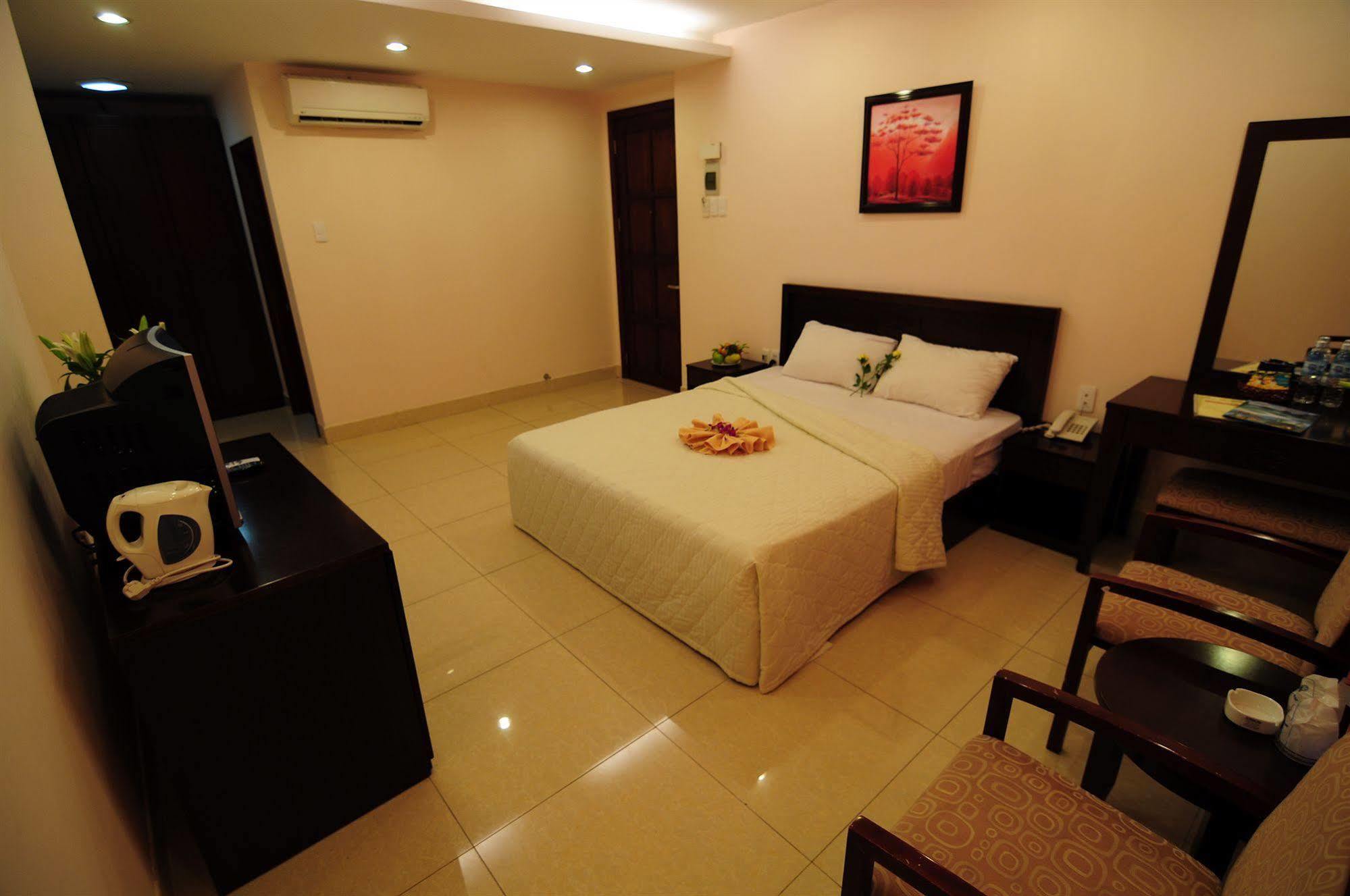 Phuoc Loc Tho 1 Hotel Хошимин Экстерьер фото